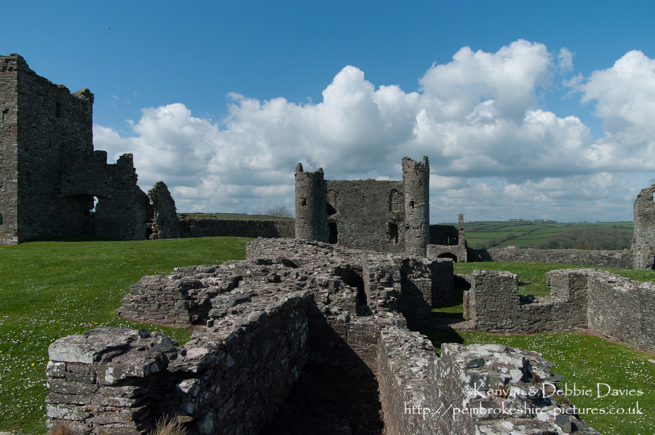 Llansteffan Castle (OS: SN 351 101)